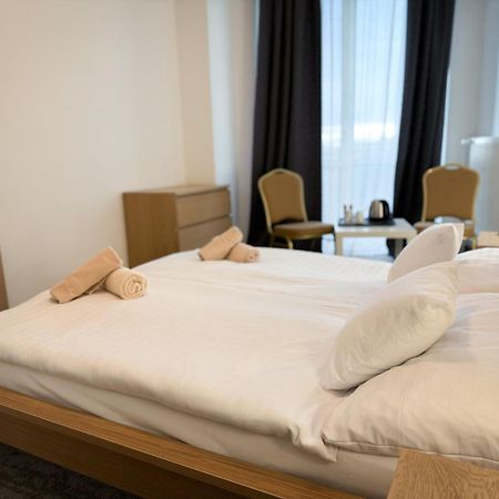 Hotel Modena Братислава Экстерьер фото