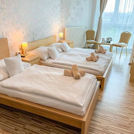Hotel Modena Братислава Экстерьер фото