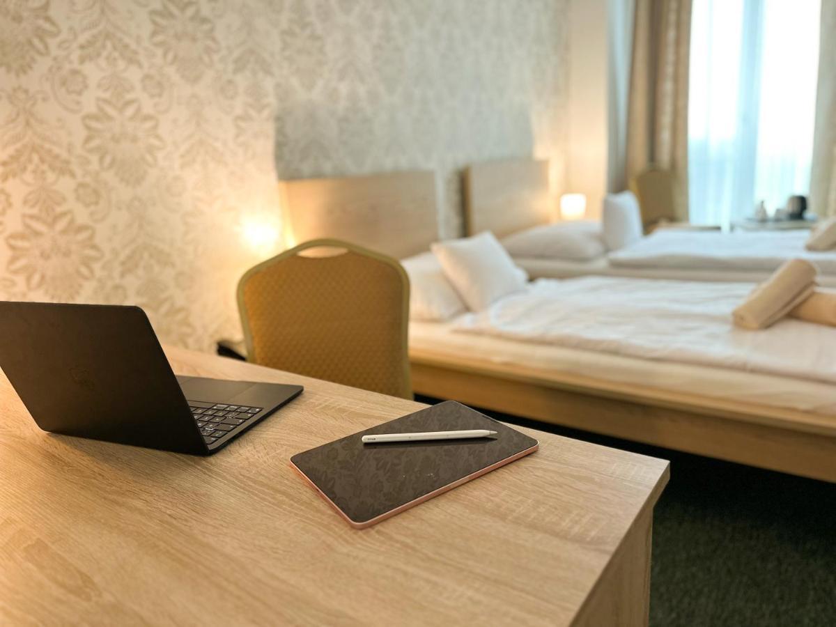 Hotel Modena Братислава Экстерьер фото