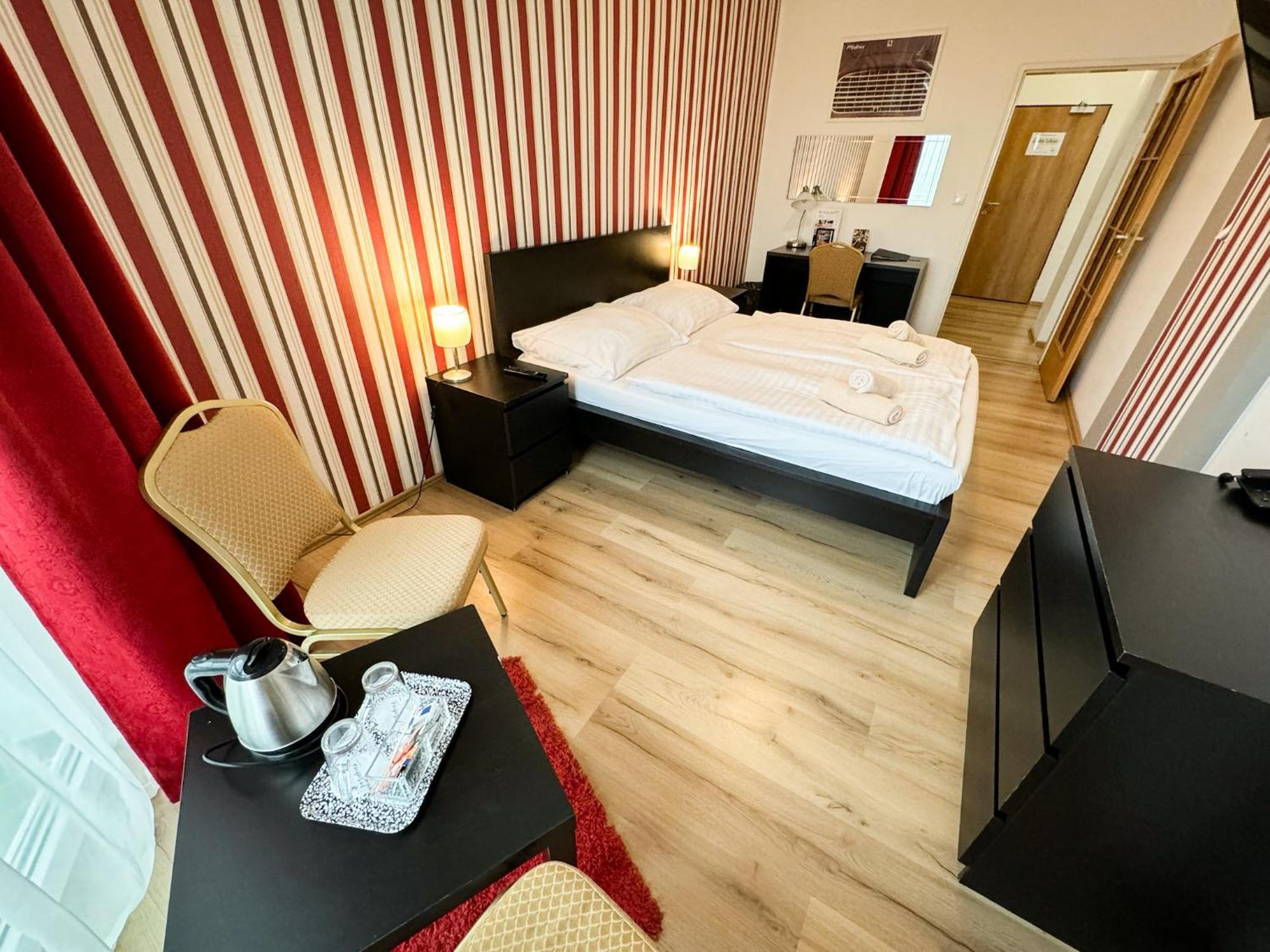 Hotel Modena Братислава Экстерьер фото