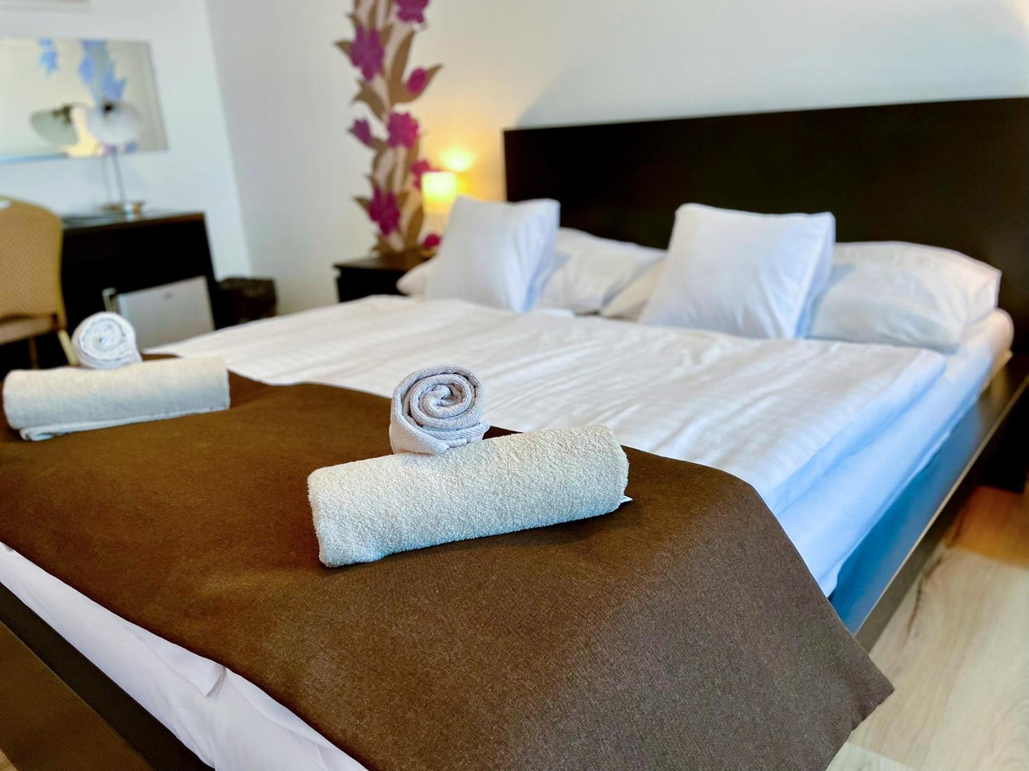 Hotel Modena Братислава Экстерьер фото
