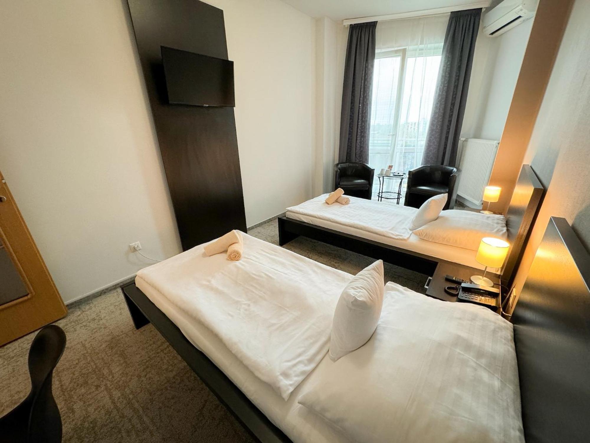 Hotel Modena Братислава Экстерьер фото
