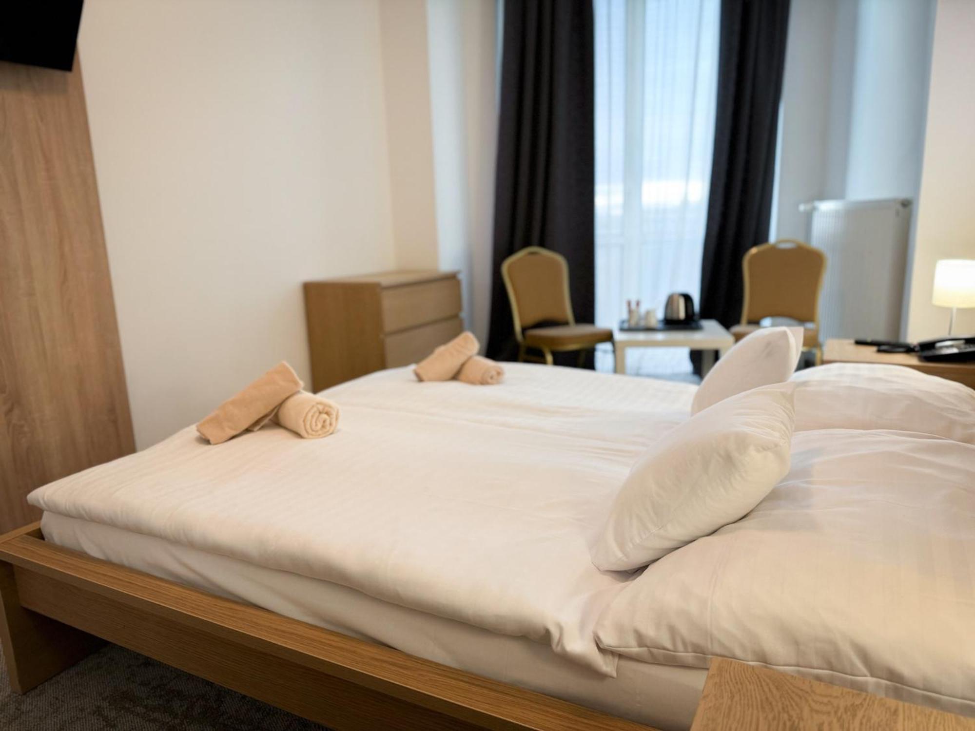 Hotel Modena Братислава Экстерьер фото