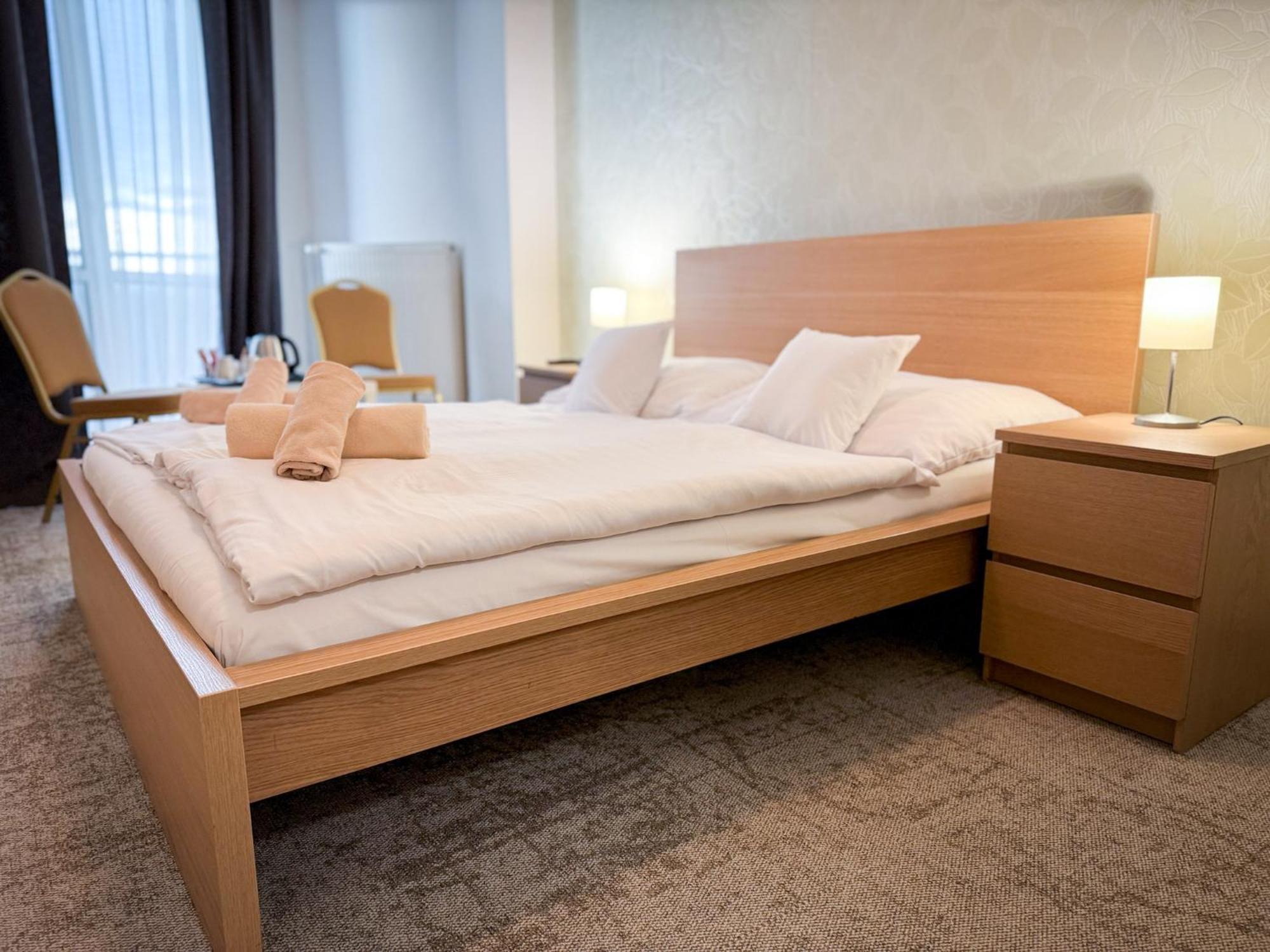 Hotel Modena Братислава Экстерьер фото