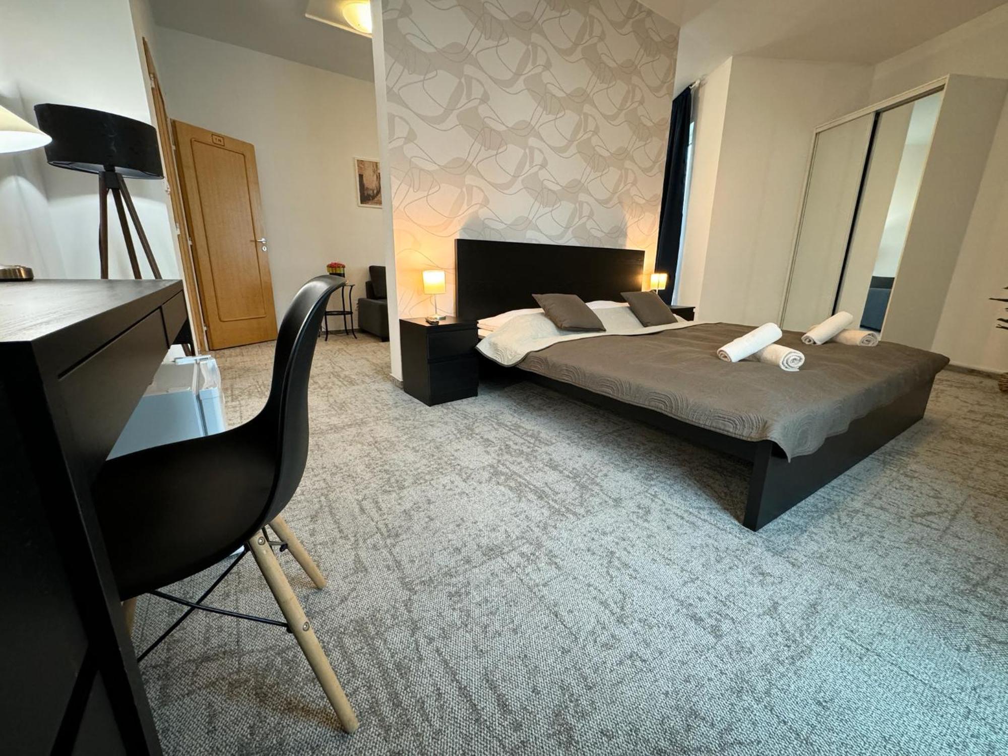 Hotel Modena Братислава Экстерьер фото